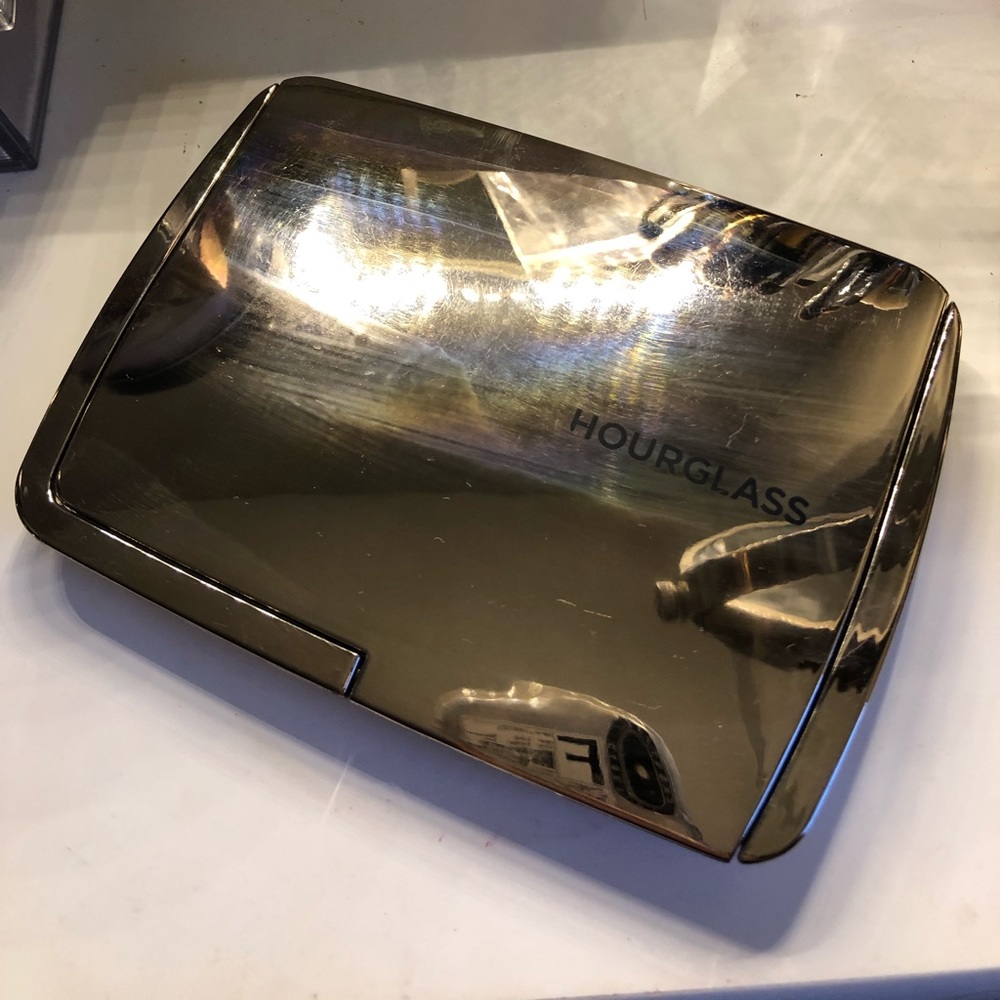 Hourglass ambient lighting edit palette